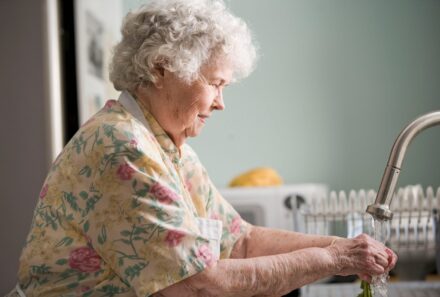 7 Ways to Take Care of Someone with Dementia